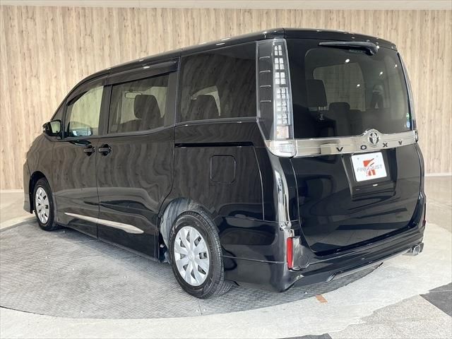 Toyota VOXY 2016-11 13209-6
