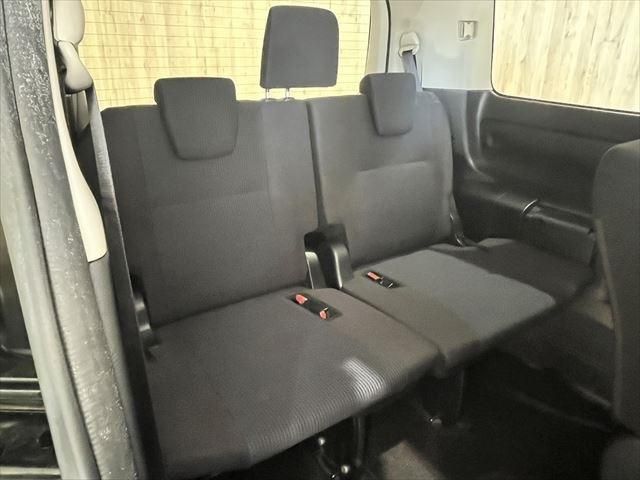 Toyota VOXY 2016-11 13209-19