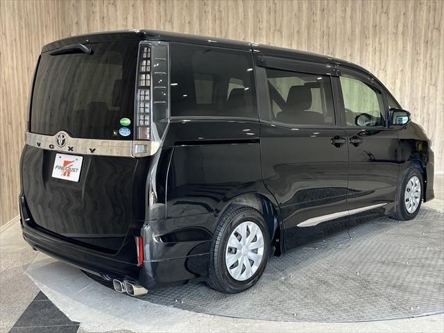 Toyota VOXY 2016-11 13209-4