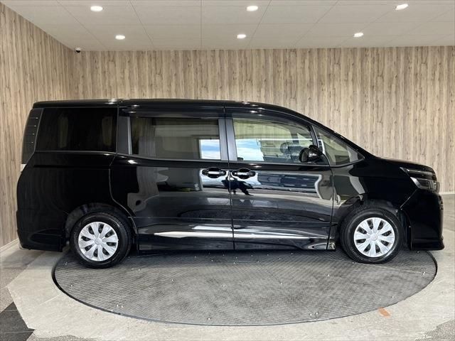 Toyota VOXY 2016-11 13209-3