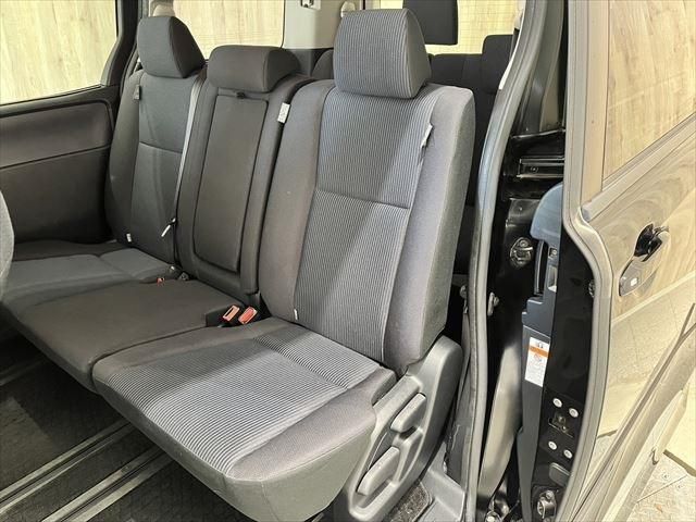 Toyota VOXY 2016-11 13209-21
