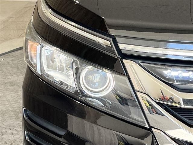Toyota VOXY 2016-11 13209-9