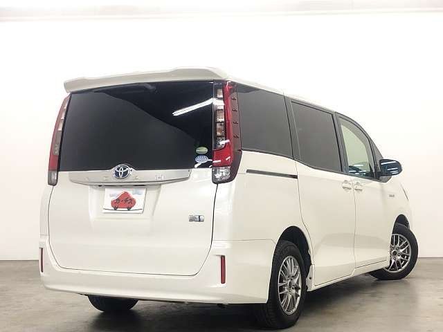 Toyota NOAH HYBRID 2015-03 193631-2