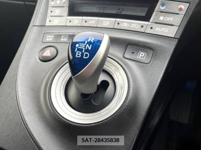 Toyota PRIUS 2013-07 385840-17