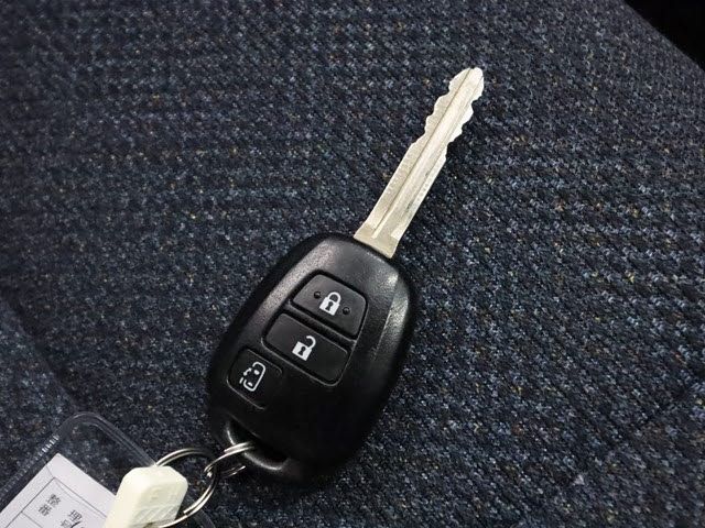 Toyota SIENTA 2015-12 6725-26