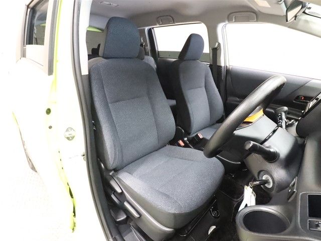 Toyota SIENTA 2015-12 6725-3
