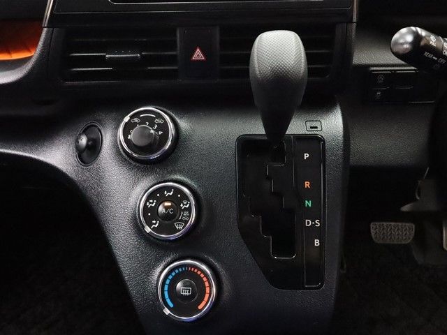 Toyota SIENTA 2015-12 6725-13