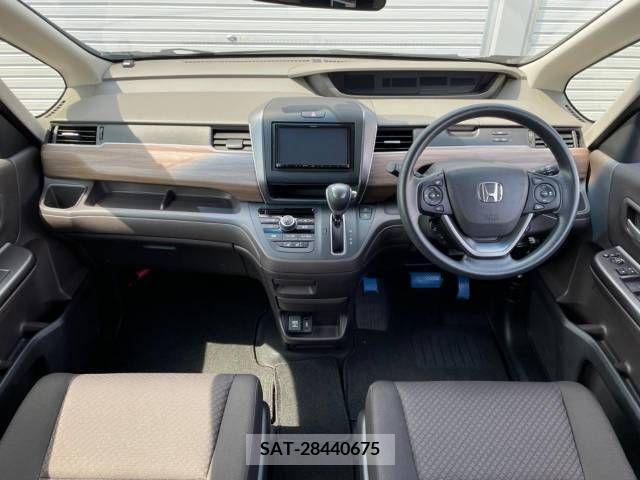 Honda FREED 2022-07 352739-1