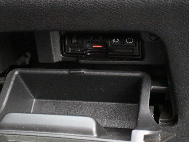 Nissan SERENA 2016-11 24158-3