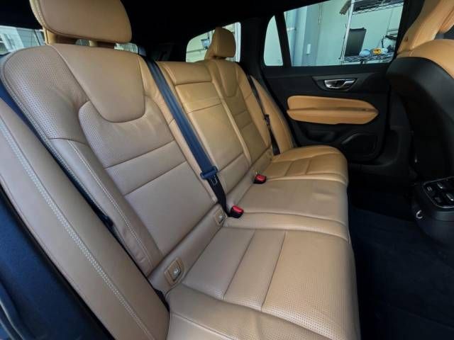 Volvo V60 2018-12 193907-12