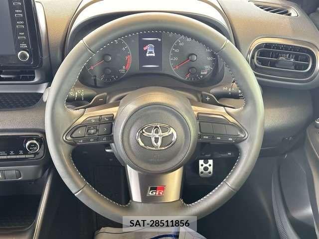 Toyota YARIS 2022-10 340887-6