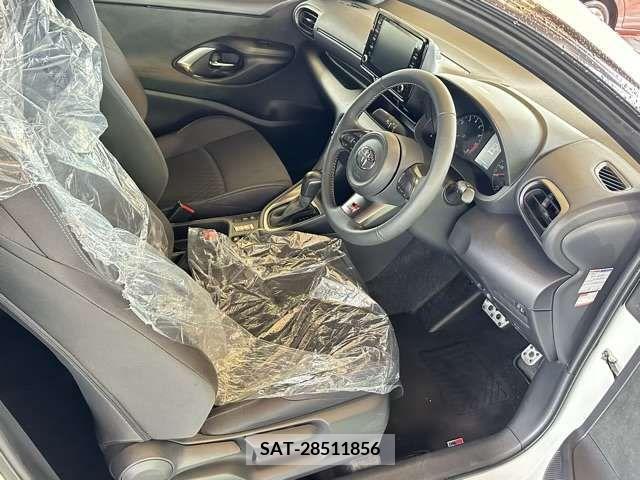 Toyota YARIS 2022-10 340887-12