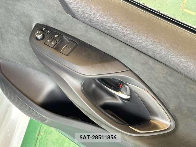 Toyota YARIS 2022-10 340887-11