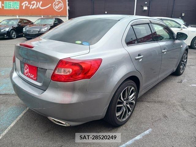 Suzuki KIZASHI 2011-01 340737-16