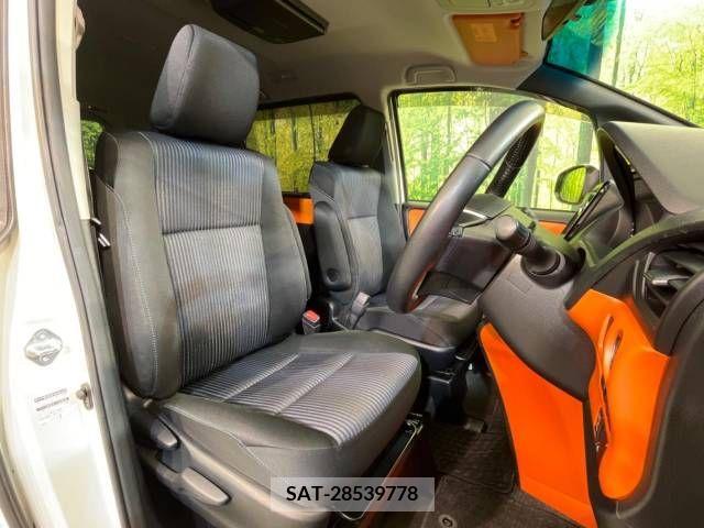 Toyota VOXY 2015-03 244752-9