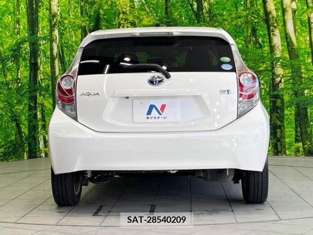 Toyota AQUA 2012-11 228316-17