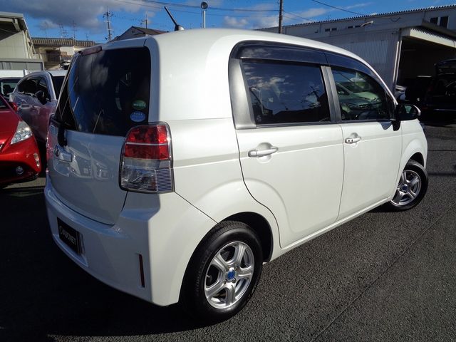 Toyota SPADE 2017-12 181448-2