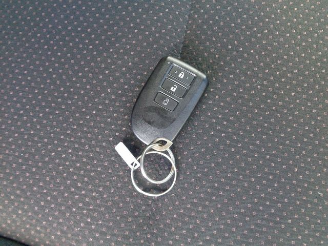 Toyota SPADE 2017-12 181448-26