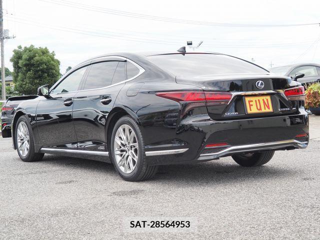 Lexus LS 2021-06 354050-5