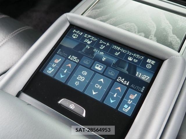 Lexus LS 2021-06 354050-14