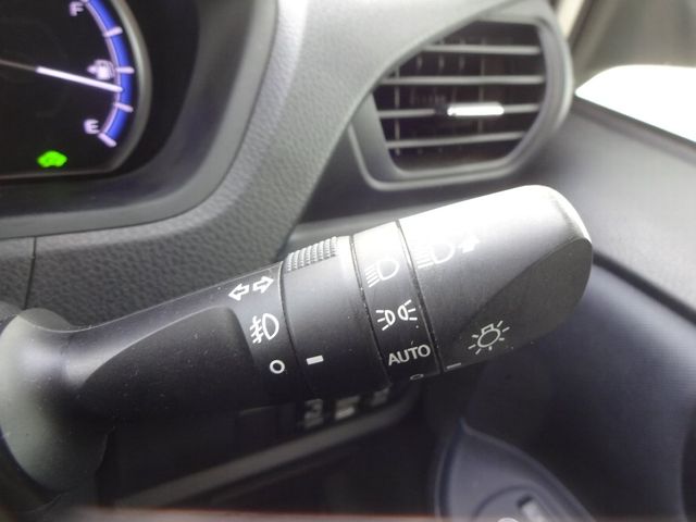 Toyota NOAH HYBRID 2016-03 195974-17