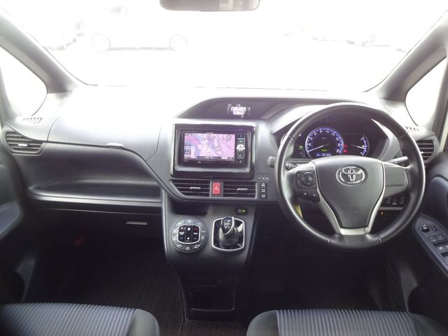 Toyota NOAH HYBRID 2016-03 195974-2