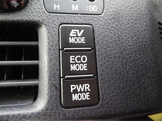 Toyota NOAH HYBRID 2016-03 195974-14