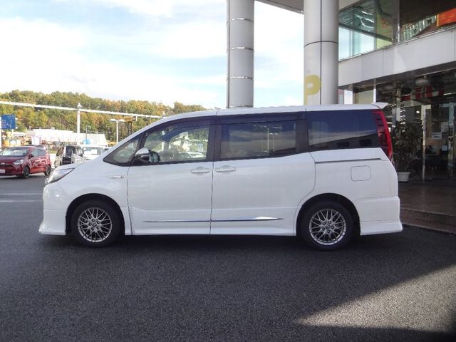 Toyota NOAH HYBRID 2016-03 195974-3