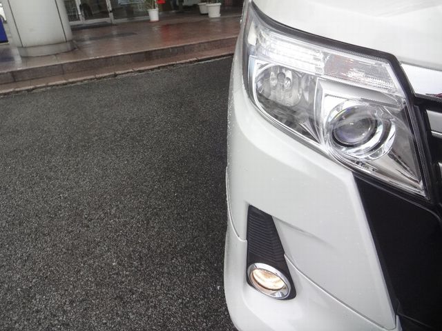 Toyota NOAH HYBRID 2016-03 195974-26