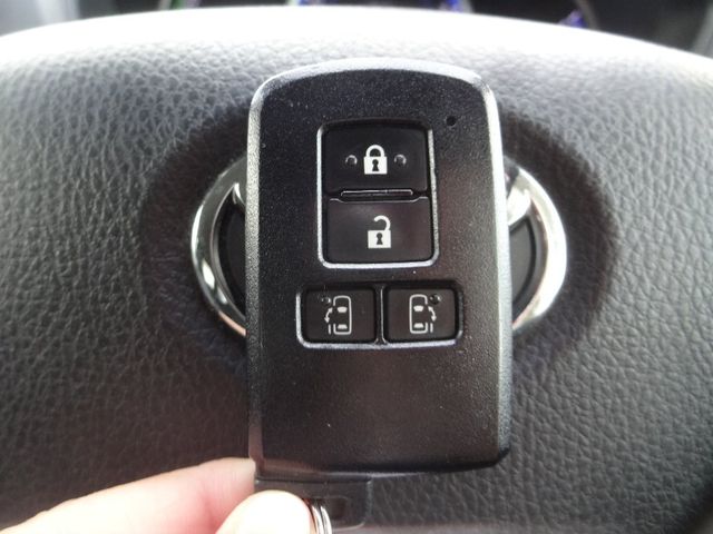Toyota NOAH HYBRID 2016-03 195974-19
