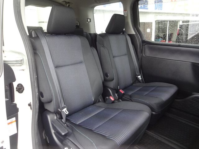 Toyota NOAH HYBRID 2016-03 195974-8
