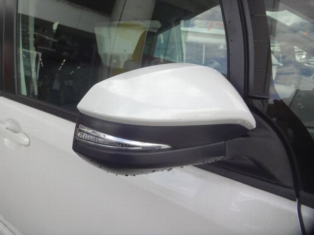 Toyota NOAH HYBRID 2016-03 195974-24