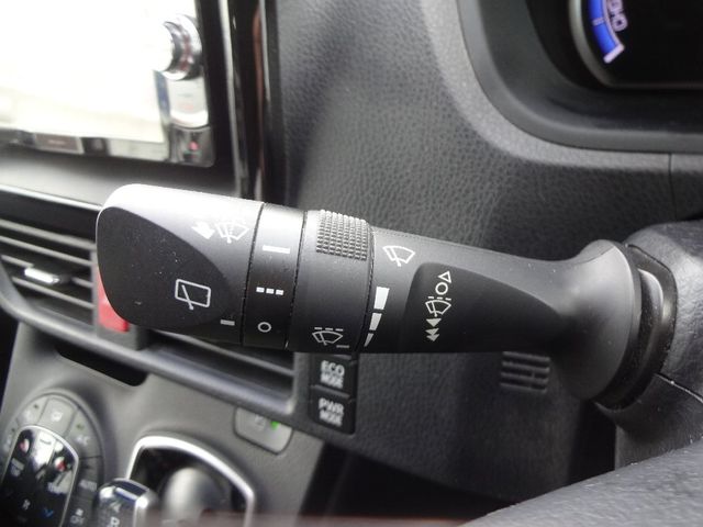 Toyota NOAH HYBRID 2016-03 195974-16