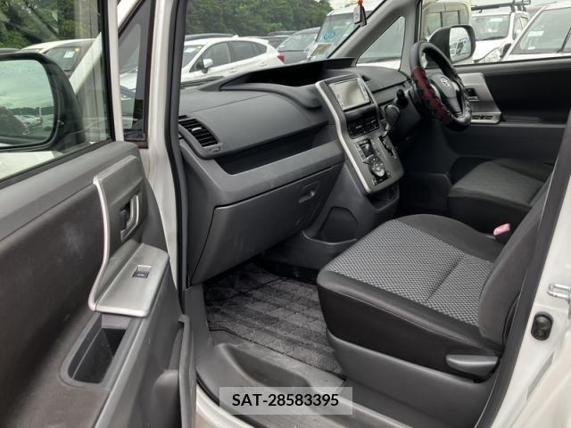 Toyota NOAH 2010-02 386546-15