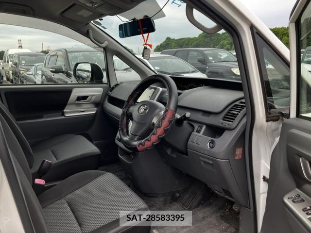 Toyota NOAH 2010-02 386546-10