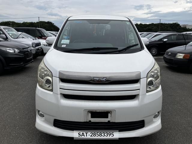Toyota NOAH 2010-02 386546-1