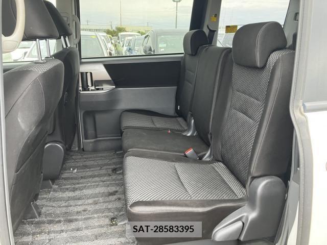 Toyota NOAH 2010-02 386546-14