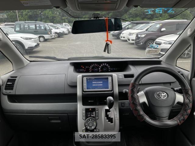 Toyota NOAH 2010-02 386546-8