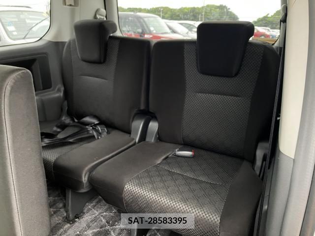 Toyota NOAH 2010-02 386546-13
