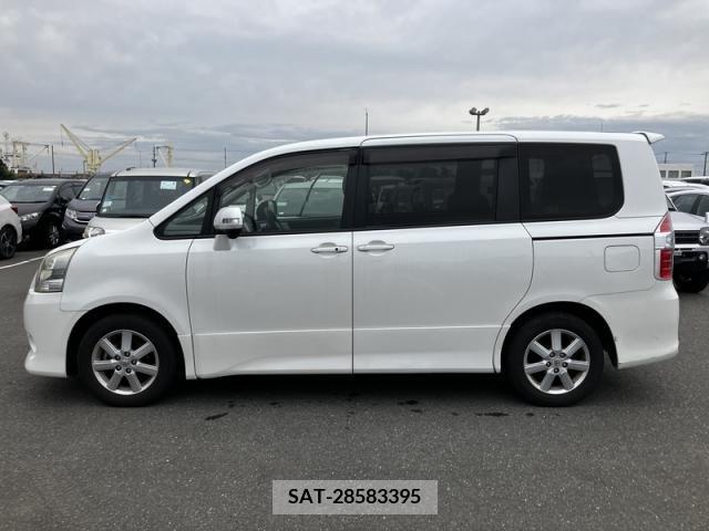 Toyota NOAH 2010-02 386546-7