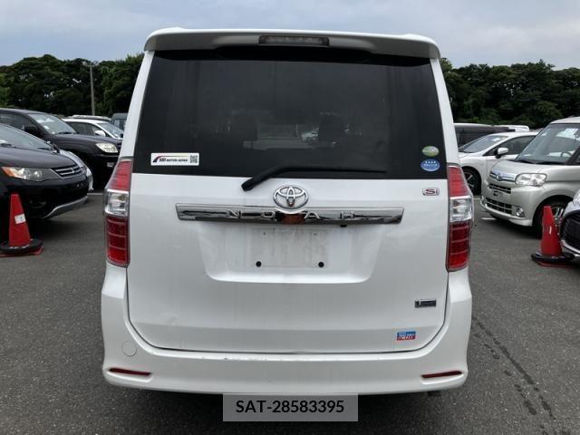 Toyota NOAH 2010-02 386546-5