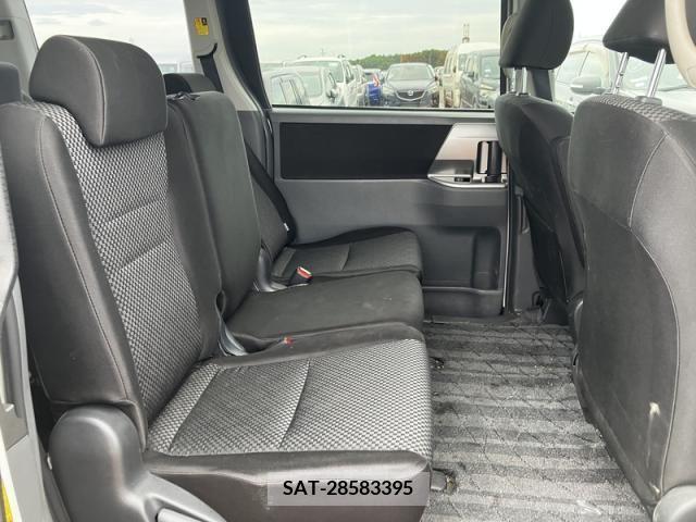 Toyota NOAH 2010-02 386546-12
