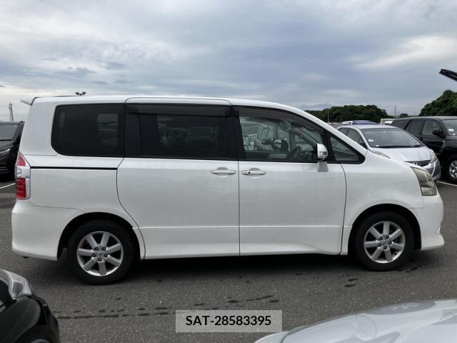 Toyota NOAH 2010-02 386546-3