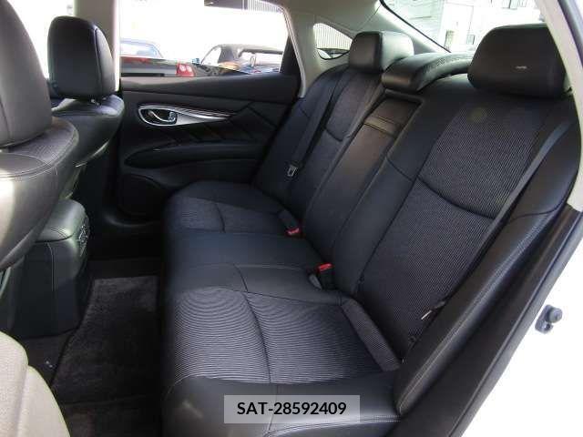 Nissan FUGA 2015-05 270722-18