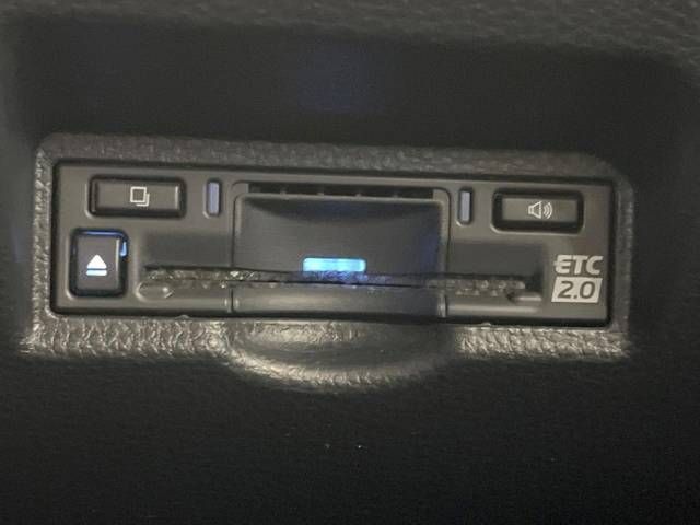 Toyota VOXY 2022-07 20354-6
