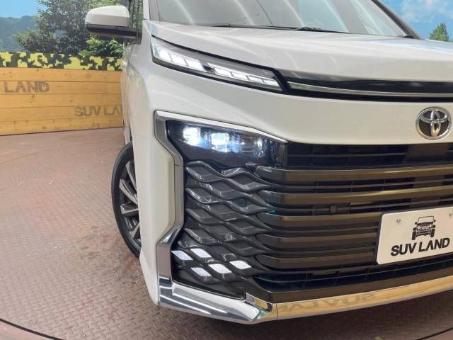 Toyota VOXY 2022-07 20354-12