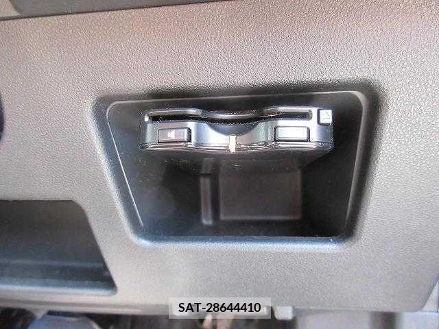 Daihatsu WAKE 2015-03 233961-8