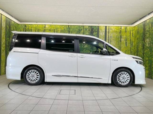 Toyota VOXY HYBRID 2014-06 15835-17