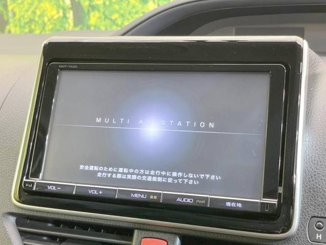 Toyota VOXY HYBRID 2014-06 15835-2