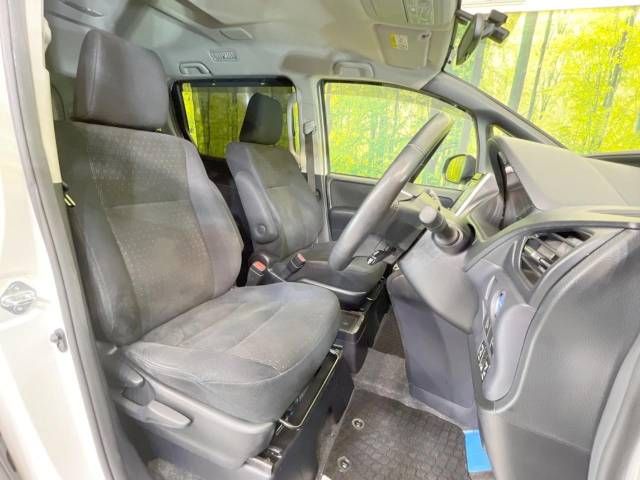 Toyota VOXY HYBRID 2014-06 15835-8